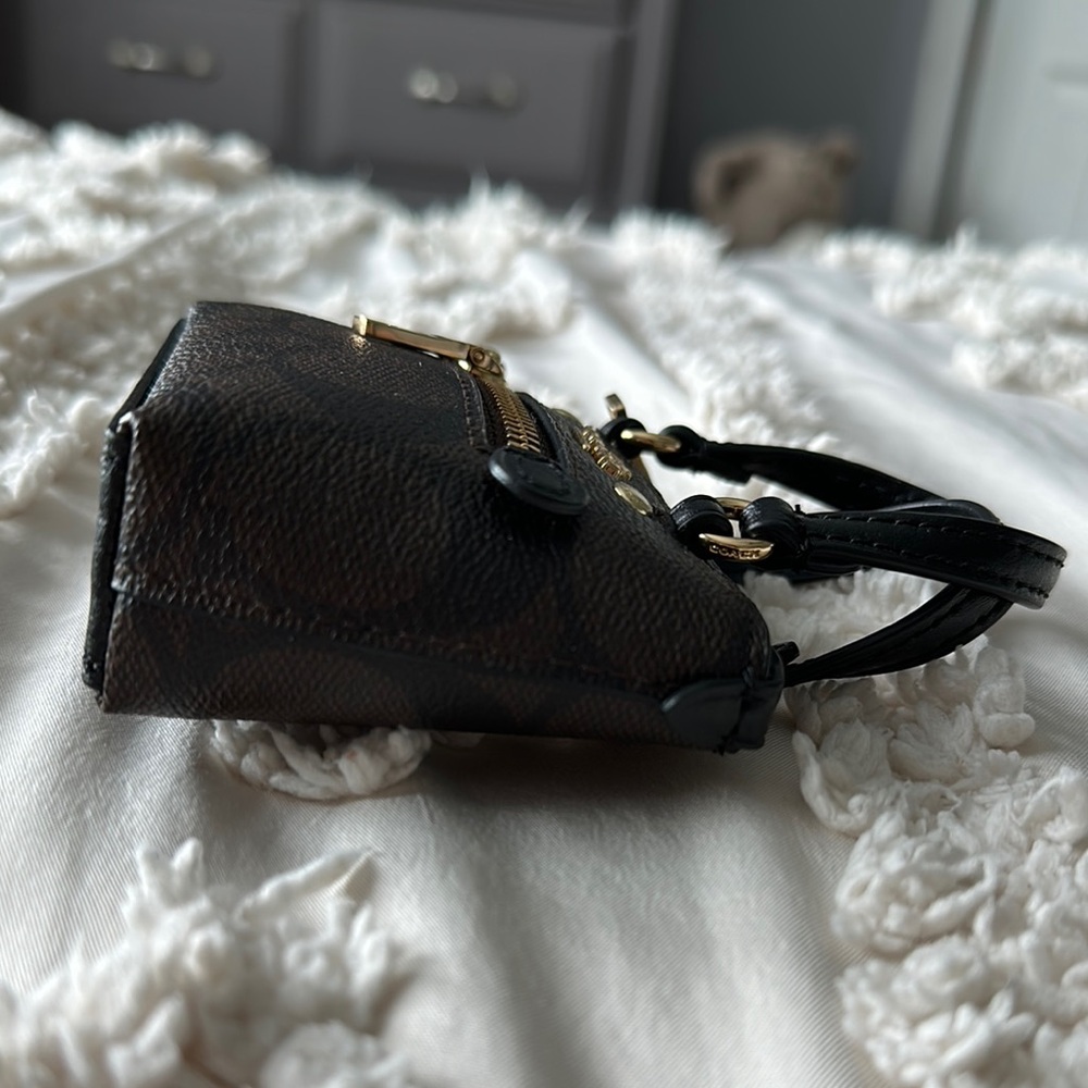 Coach Mini tote keychain - Picture 6 of 12
